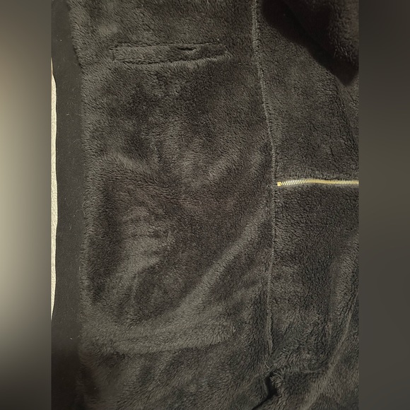 3/$15 Old Navy Half Zip Fuzzy Hoodie with Front Pocket in Black - Picture 2 of 4